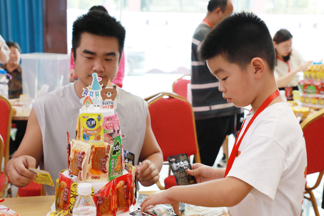 萌娃探班!2025鹽津鋪?zhàn)訂T工家人開放日活動(dòng)正式舉行 萌娃探班!2025鹽津鋪?zhàn)訂T工家人開放日活動(dòng)正式舉行